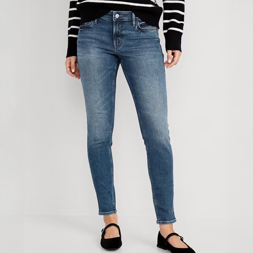 Old Navy: Mid-Rise Rockstar Super-Skinny Jeans - Size 4